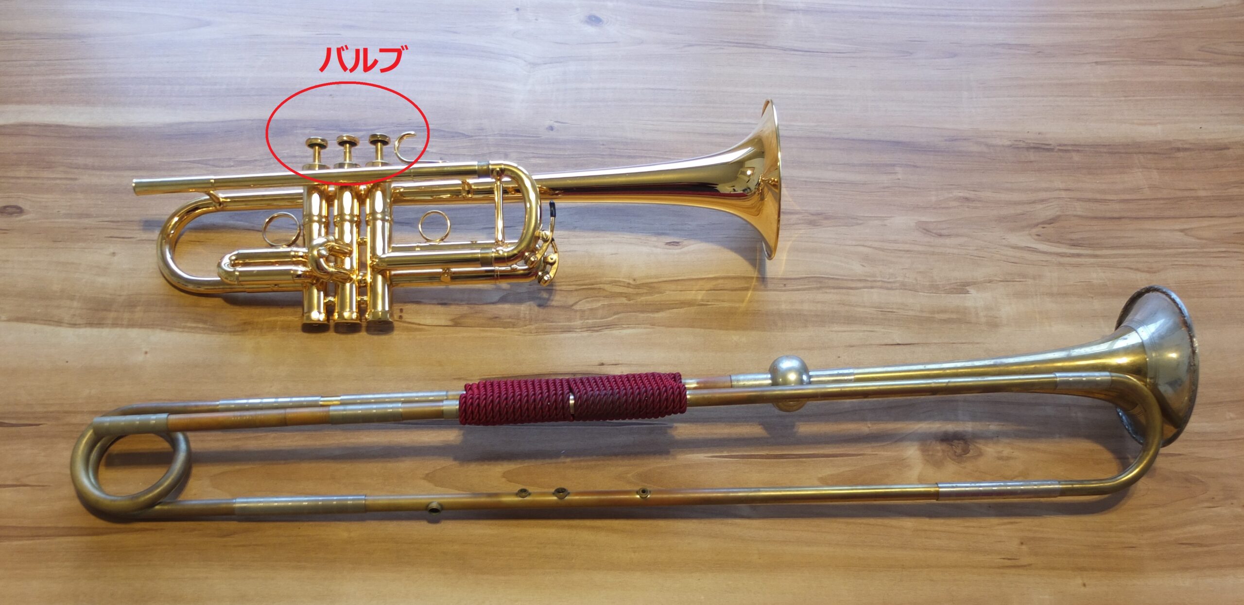 イギリスの古い管楽器　ナチュラルトランペット？
